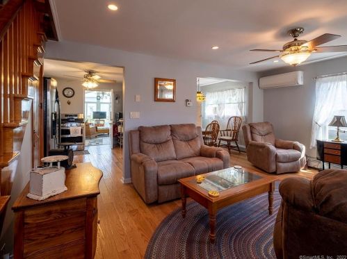 71 Hawthorne Ave, Derby CT 06418-1122 exterior