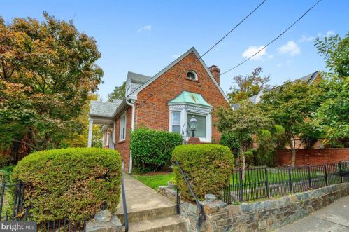 3312 Carpenter St, Washington, DC 20020-2306