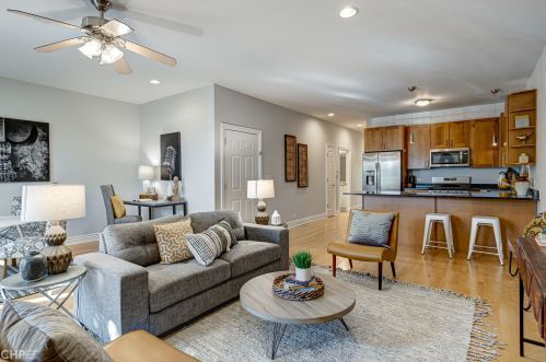 2542 Chicago Ave, Chicago, IL 60622-8366