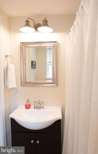 449 Chestnut St, Lancaster PA 17603-3400 exterior