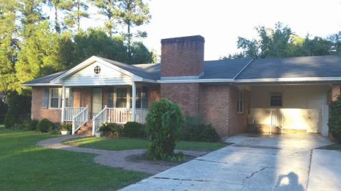 104 Bennett St, Burgaw, NC 28425-5174
