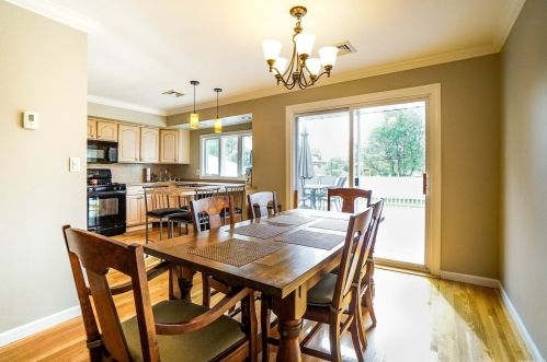 34 Cottonwood Dr, Commack NY 11725-2421 exterior