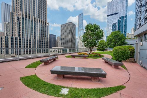 240 Illinois St, Chicago IL  60611-5063 exterior