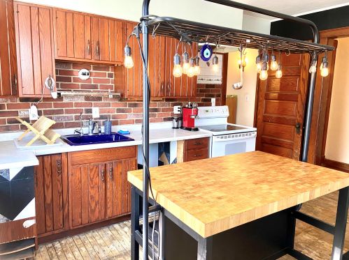 1985 Muskego Ave, Milwaukee WI 53204-3600 exterior