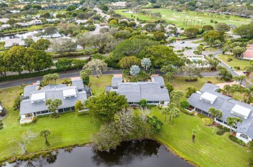 53 Hampshire Ln, Boynton Beach FL 33436-7414 exterior