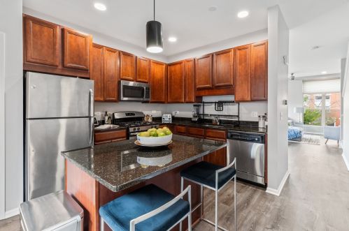 2502 Calumet Ave, Chicago IL  60616-2439 exterior