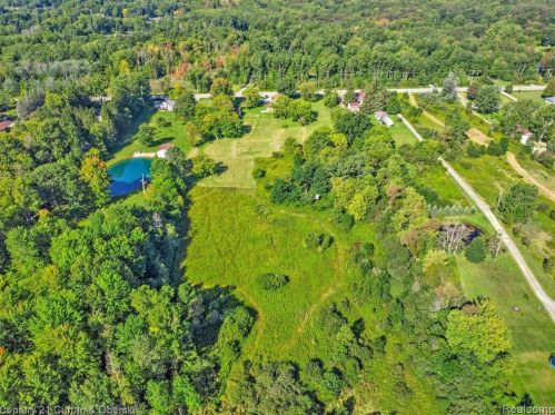 1787 Sashabaw Rd, Brandon MI  48462-9163 exterior