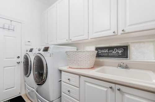 8576 Alessandria Ct, Naples FL 34114-2703 exterior