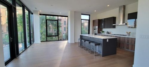 6 Bishop St, Chicago, IL 60607-1808