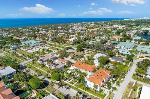 463 10th Ave, Naples, FL 34120-2081