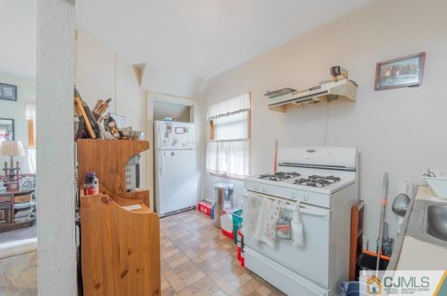 404 Avenel St, Avenel NJ 07001-1709 exterior