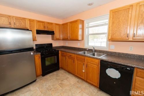 808 Lovechio Dr, Mishawaka, IN 46544-5640