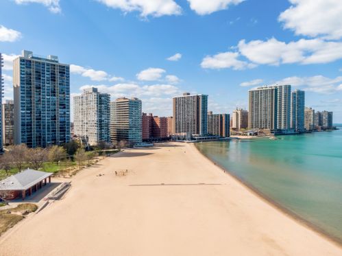 5757 Sheridan Rd, Chicago IL 60660-4735 exterior