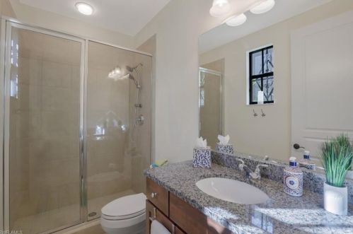 7915 Cordoba Pl, Naples FL exterior