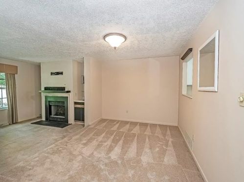 651 Newport Dr, Pittsburgh PA  15235-3226 exterior