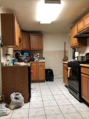 4028 Barnes Ave, Bronx NY 10466-4310 exterior