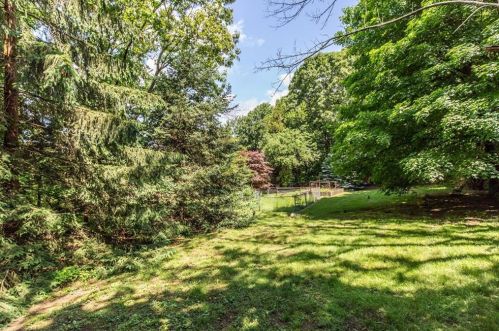 702 Knollwood Dr, Woonsocket RI 02895-2632 exterior