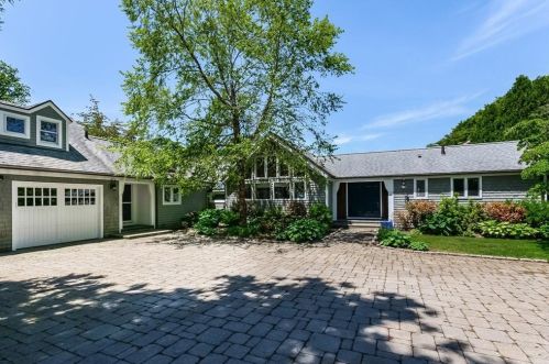 139 Harrison Ave, Middletown, RI 02840-3703