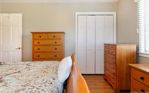 41 Brockett Farm Rd, North Haven CT 06473-3583 exterior