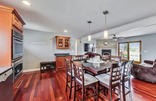 8236 Berwyn Ave, Chicago IL 60656-1455 exterior