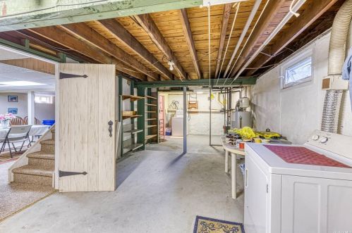 551 18 St, Babylon NY 11704-2206 exterior