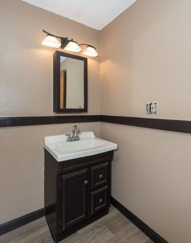 129 Lancaster Ave, West Springfield MA 01089-2235 exterior