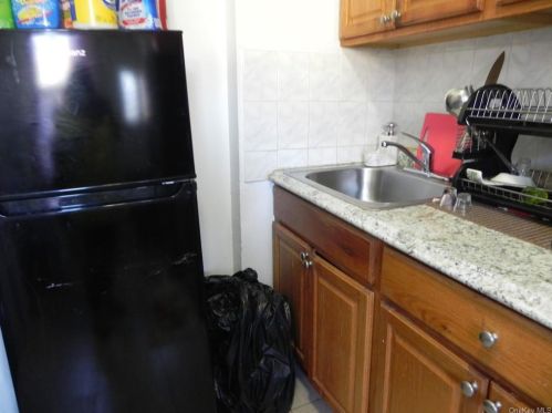 1847 Holland Ave, Bronx NY 10467-8304 exterior