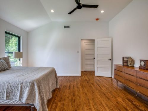 570 Hambrick Rd, Dallas TX  75218-1745 exterior