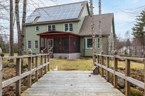 16 Shenandoah Dr, Concord NH  03301-7920 exterior