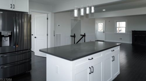 49 Woodland Ave, Whippany NJ  07981-1121 exterior