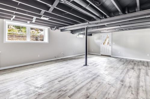 131 High St, Derby CT 06418-2721 exterior