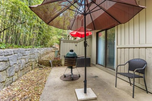 1236 Druid Knoll Dr, Atlanta GA  30319-4110 exterior