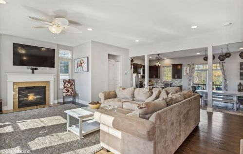 5210 Seminole St, Chicago, IL 60646-2769