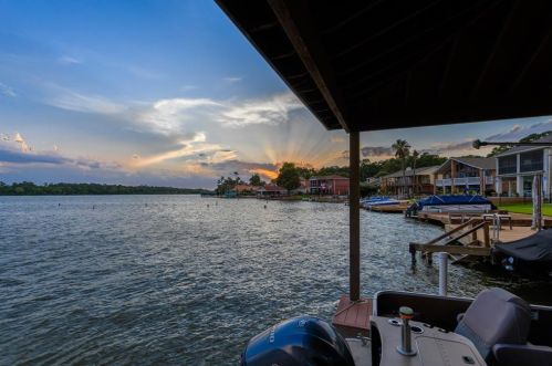 48 La Costa Dr, Montgomery TX 77356-5357 exterior