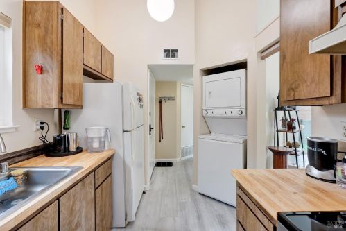 837 Camelback Pl, Concord CA 94523-1230 exterior