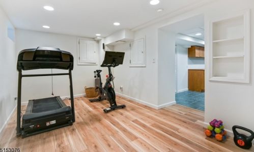 1 Crestwood Dr, Chatham Township NJ 07928-1720 exterior