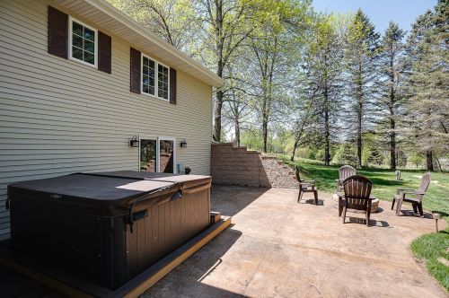 990 County Rd 92, Maple Plain MN 55359-9577 exterior