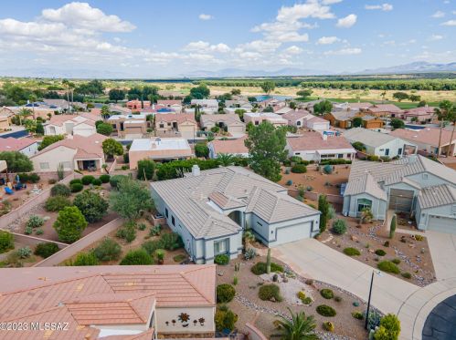 594 Mickelson Ln, Green Valley AZ 85614-5749 exterior