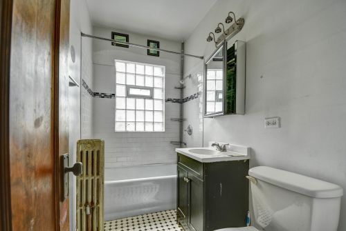 551 89 St, Chicago IL 60620-4928 exterior