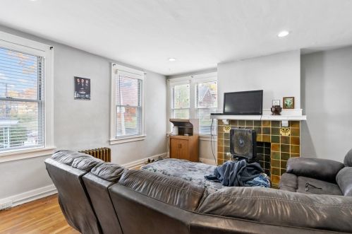 9 Carrick Ave, Pittsburgh PA  15210-4321 exterior