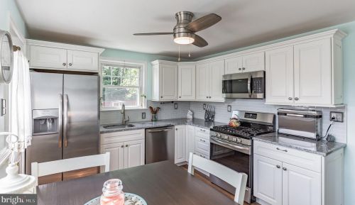 9 Donnelly Ave, Chester, PA 19014-2708