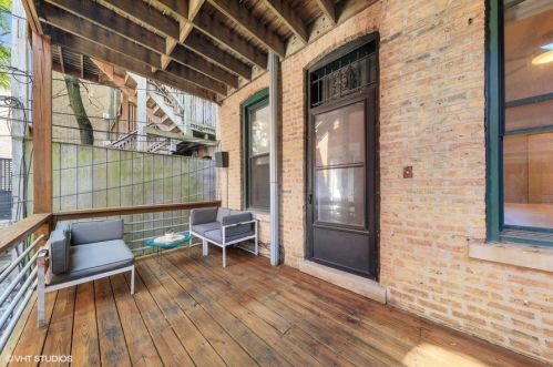 2111 Kenmore Ave, Chicago IL 60614-4158 exterior