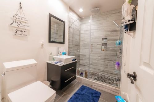 325 Greenville Ave, Providence RI 02919-1330 exterior