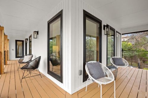 2100 Apricot Gln Dr, Austin TX 78746-7847 exterior