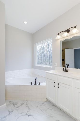 150 Village Circle Dr, Winfield MO 63389-2051 exterior