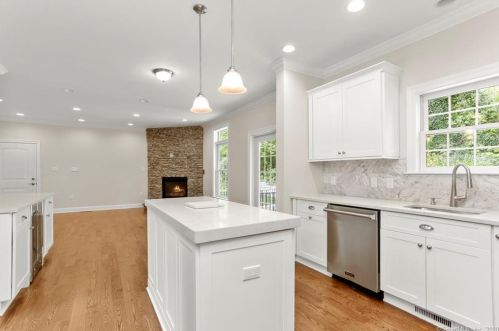 60 Caroline Pl, Greenwich CT 06831-4905 exterior