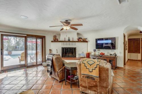 38200 De Portola Rd, Temecula CA 92592-8968 exterior