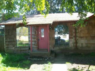 1140 Oxford St, Salem, OR 97302-2804