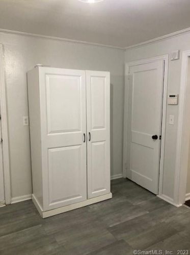 83 Burnham St, Hartford CT 06108-1005 exterior