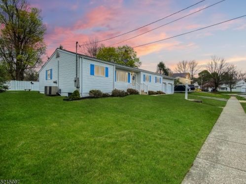 73 Lawrence Dr, Hackettstown, NJ 07840-2525